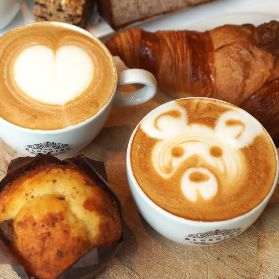 Coffee and Sweets Enjoy Blushing Holland